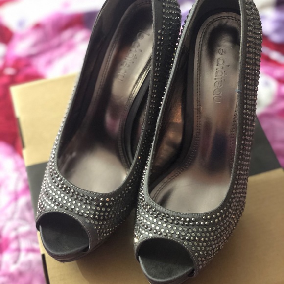 Gorgeous shoes . Le Chateau. Size 7,5 - Picture 5 of 6